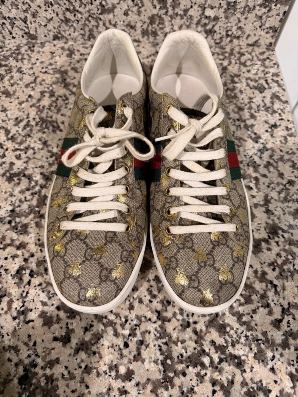 Gucci GG Supreme Bee Low-Top Sneaker in Beige with Red & Green Stripe - Picture 3 of 9